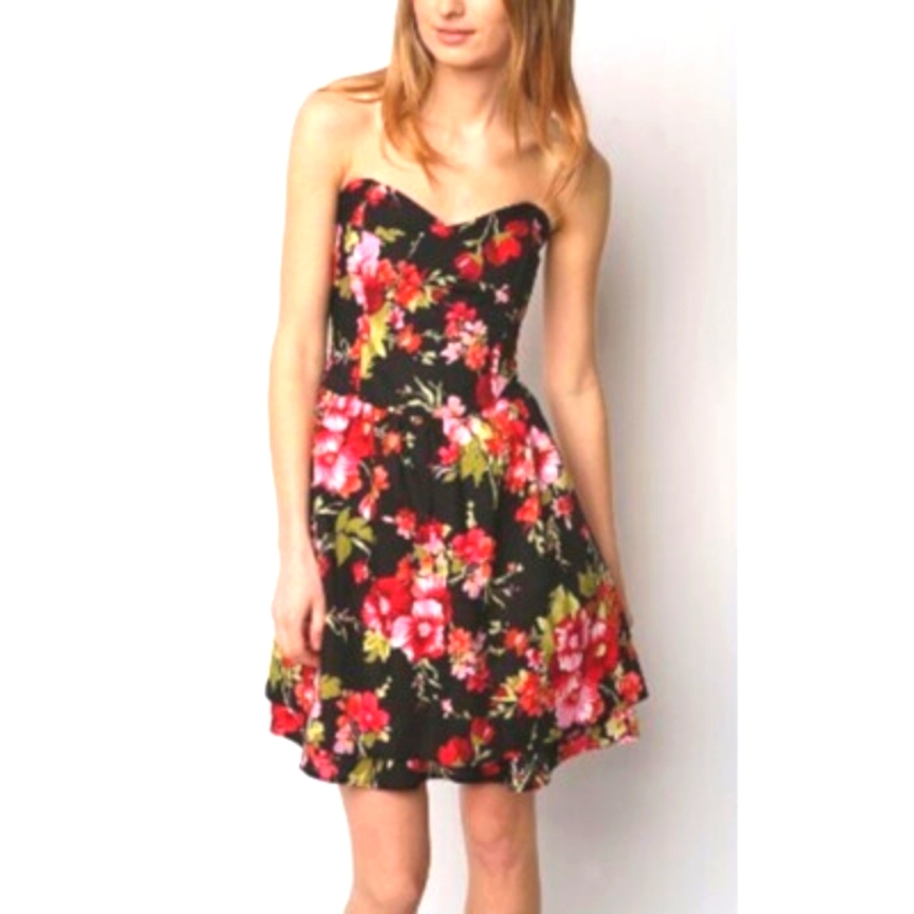 Urban Outfitters Kimchi Blue Floral Strapless Fit & Flare Mini Dress Corset SM